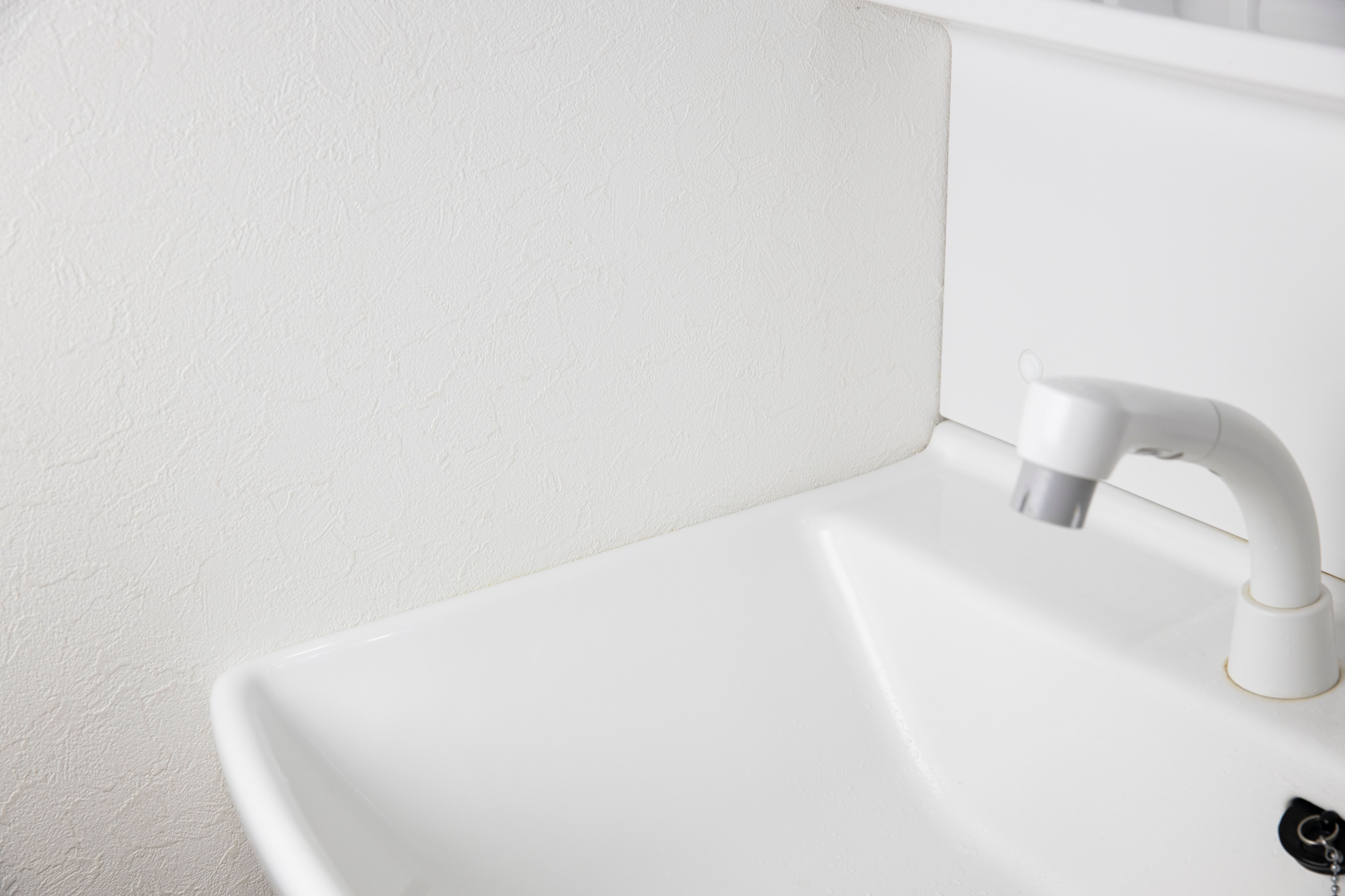 東御市で洗面化粧台の破損に伴う全体交換と防水施工を完遂